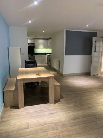 4 bedroom apartment to rent - Photo 2