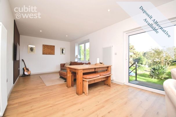 5 bedroom detached bungalow to rent - Photo 1