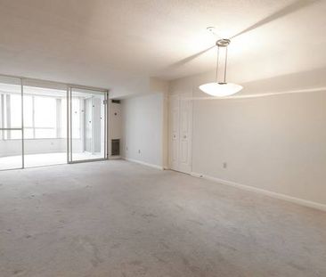 Tridels Skyview on Yonge! Spacious large 1-bedroom + sunroom - Photo 3