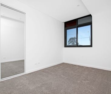 Near new, 2 bedroom apartment available - Photo 3