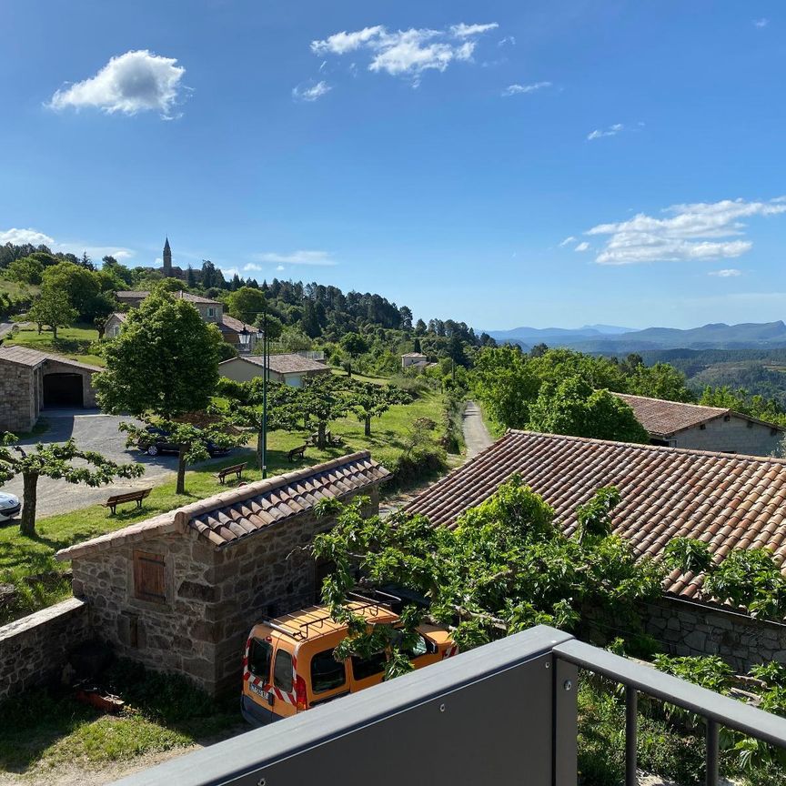 Location Appartement 2 pièces 42m² ST PIERRE ST JEAN 07140 - Photo 1