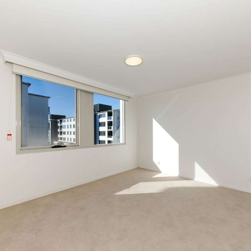 Inner City Living at Its Best � Stylish Cento Apartment! - Photo 1