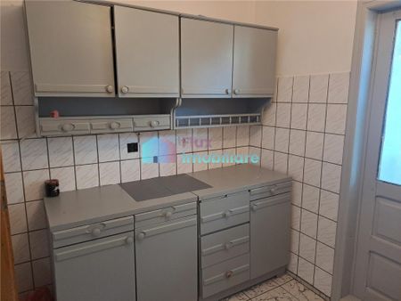 Apartament cu 3 camere etaj 2 Obcini zona Dany Gry - Fotografie 3