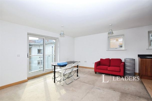 2 bedroom flat to rent - Photo 1