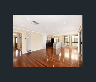 IMMACULATE 4 BEDROOM FAMILY HOME WITH POOL - Photo 5