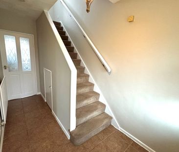 3 bedroom semi-detached garage/parking space to rent - Photo 3
