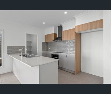 12 Greenside Street, Victoria Point, Qld 4165 - Photo 3