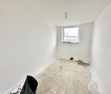 3 bedroom flat to rent - Photo 4