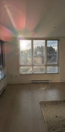 Corner Unit 3rd floor Spacious and Bright apartment for rent - Photo 1