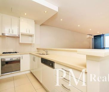 Split Level Two-Bedroom in the Heart of Mascot - Photo 3