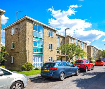 Well presented top floor 2 bedroom apartment to rent in the popular... - Photo 1