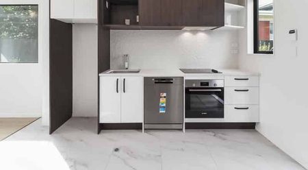 Make this your home! - Photo 3