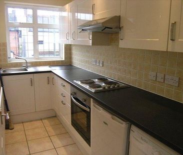 3 bedroom terraced house to rent - Photo 3