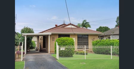 GREAT FAMILY HOME CLOSE TO SCHOOLS - Photo 3