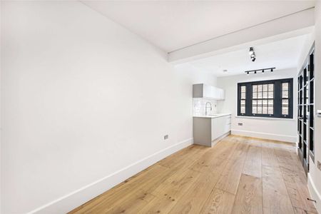 An excellent family house with terrace all newly refurbished throughout - Photo 3