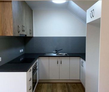 Stylish 2 Bedroom Double Storey Townhome 15 mins to CBD & Universit... - Photo 4