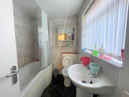 3 bedrooms House for Sale - Photo 5