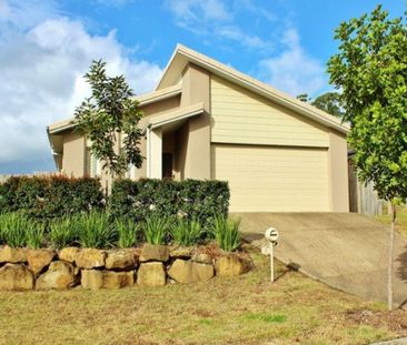 Modern 4 Bedroom Family Home Close to Coomera Rivers School - Photo 4