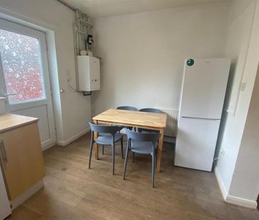 2 bedroom end of terrace house to rent - Photo 5