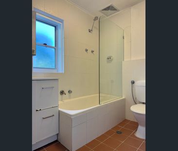 Fantastic two bedroom apartment with breathtaking city views - Photo 3