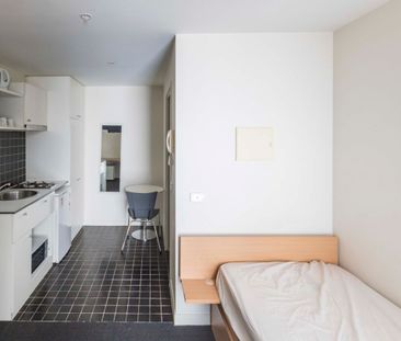 Furnished Stylish Studio Apartment -STUDENTS ONLY - Photo 2