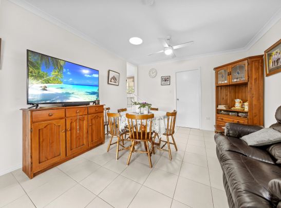 Beautiiful family Home - Photo 1
