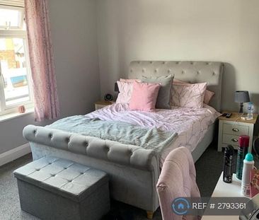 2 bedroom semi-detached house to rent - Photo 5