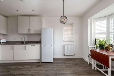 Spring Grove, Bapchild, Sittingbourne, Kent, ME10 - Photo 3