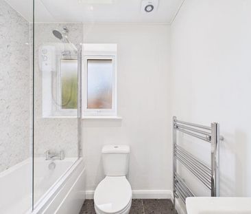 4 bedroom semi-detached house to rent - Photo 6