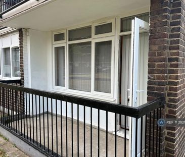 1 bedroom in a flat share to rent - Photo 6