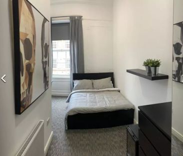 25 bedroom house of multiple occupation to rent - Photo 3