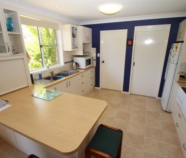 IMMUCULATE & SPACIOUS BRICK HOME - Photo 2