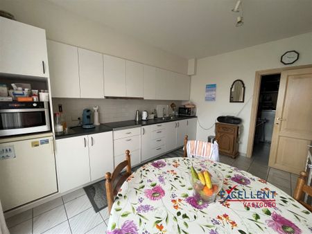 Zeer ruim 2-slaapkamer appartement te huur op de markt van Deinze! - Foto 5