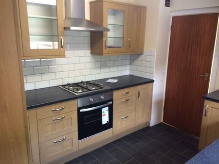 2 bedroom maisonette to rent - Photo 4