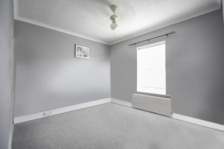 3 bedroom terraced house to rent - Photo 4