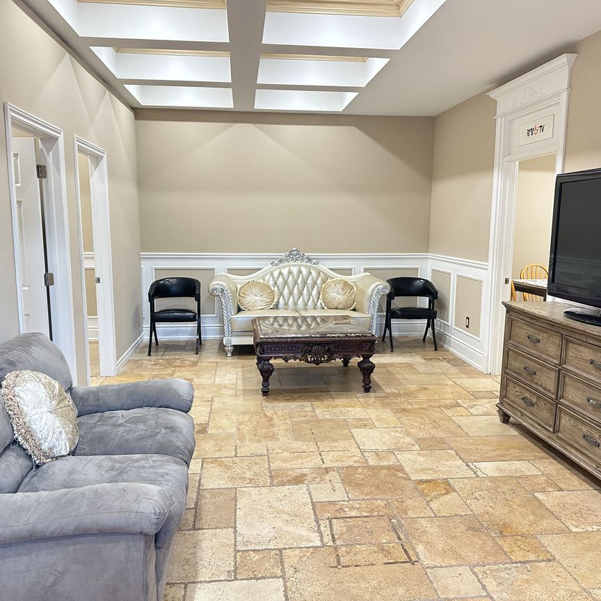 For Lease - 83 Elm Avenue, Richmond Hill, Ontario - Photo 1