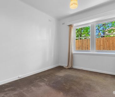 Ground-Floor Charming one bedroom In Leafy Prahran Pocket - Photo 3