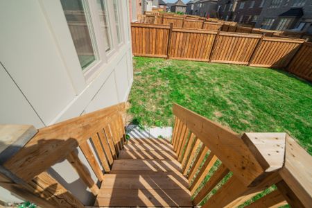 For Lease - 77 Kentledge Avenue, East Gwillimbury, Ontario - Photo 2