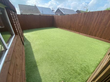 Castleford Close, Beddau, PONTYPRIDD - Photo 2