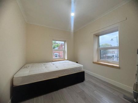 3 bedroom flat to rent - Photo 5