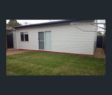 Conveniently located granny flat!!! - Photo 2