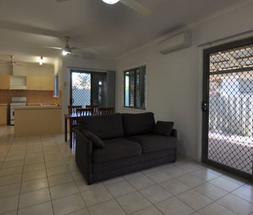 MOVE STRAIGHT IN! - Renovated 1x1 + Extras - Photo 3