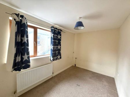 Furnished 2 Bedroom Townhouse - Photo 5