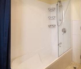 Furnished Double Room in Boarding House - Photo 1