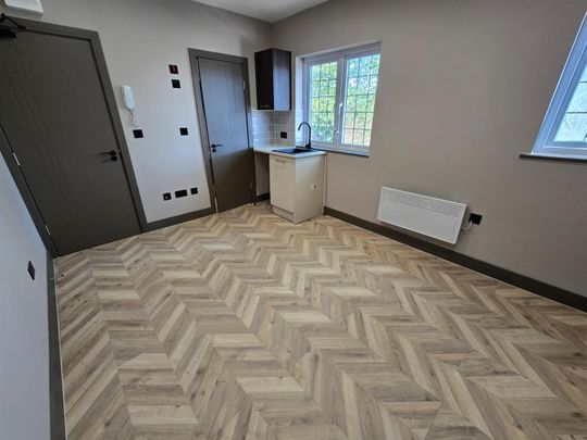 Green Lane, Shepperton TW17, London - Photo 1