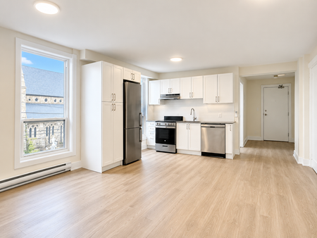 4 Victoria Avenue South apartment — Hamilton, ON (1-Bedroom) - 1 Bedroom - Photo 4