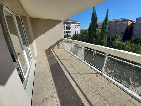 AIX LA DURANNE APPARTEMENT 3 PIECES TERRASSE ET PARKING, - Photo 2