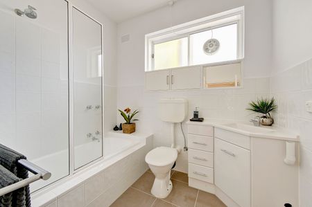 2/10 Aird Street, Camberwell VIC 3124 - Apartment For Rent | Domain - Photo 4