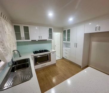 The perfect and ideal location - Photo 4