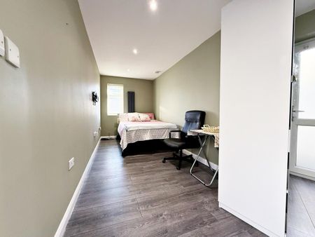 1 bedroom in a house share to rent - Photo 3